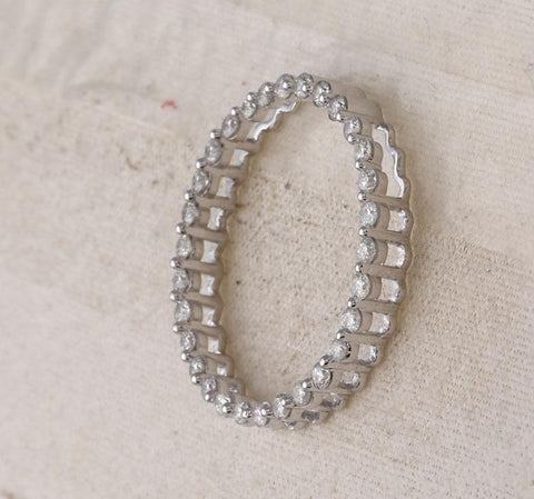 14kt White Gold Womens Round Diamond Outline Circle Pendant 1/2 Cttw