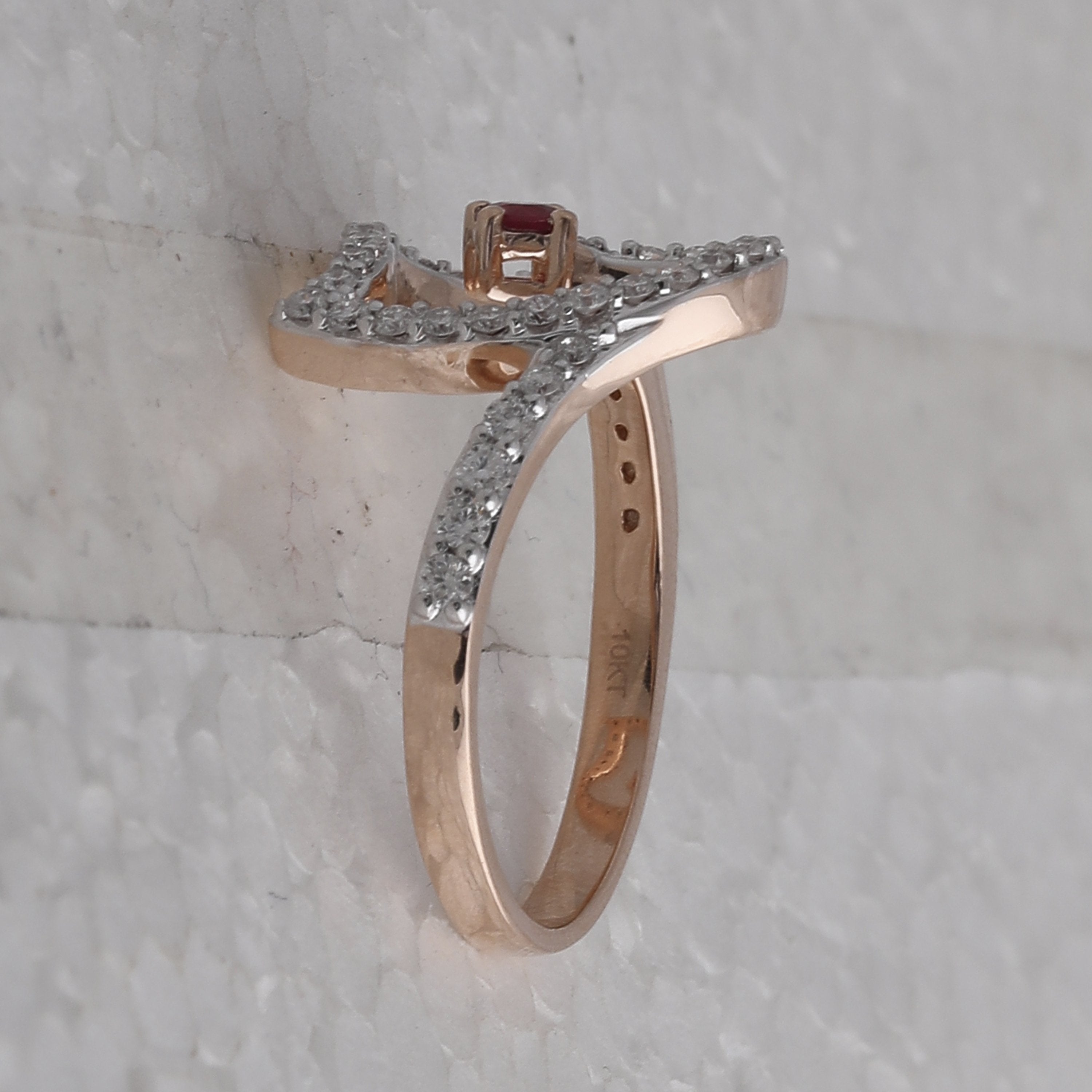 10kt Rose Gold Womens Round Ruby Diamond Heart Ring 3/8 Cttw