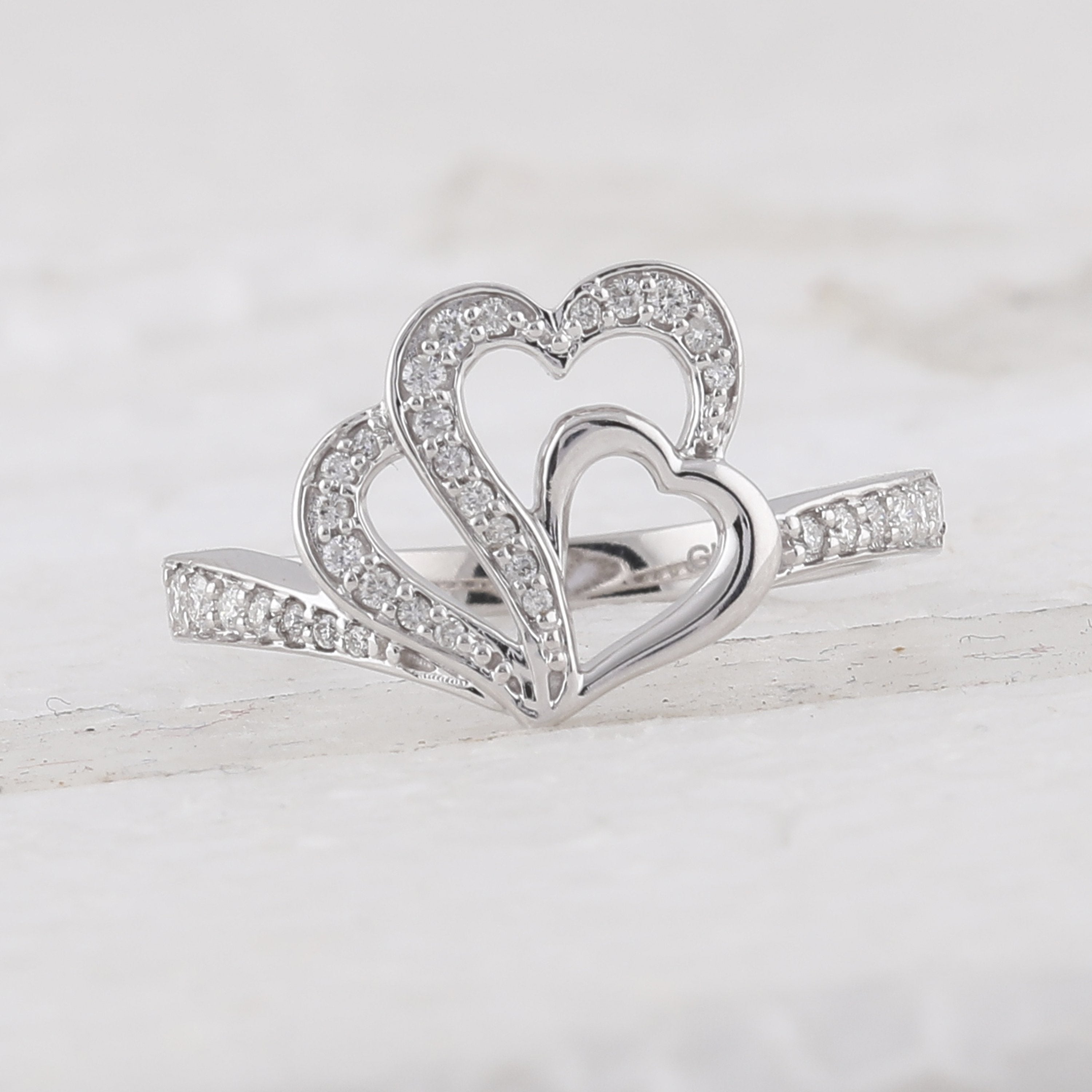 10kt White Gold Womens Round Diamond Heart Ring 1/5 Cttw