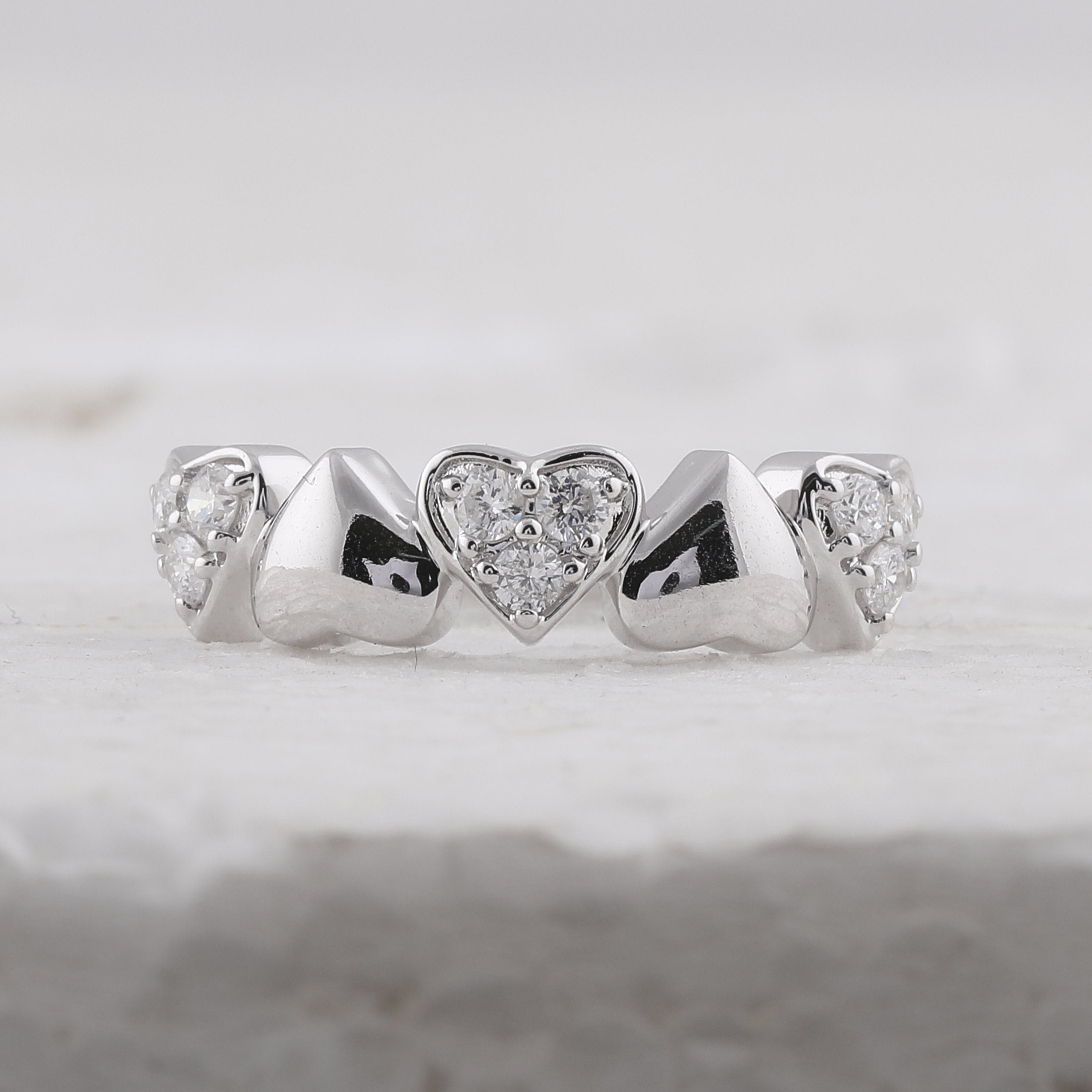 14kt White Gold Womens Round Diamond Heart Ring 1/3 Cttw