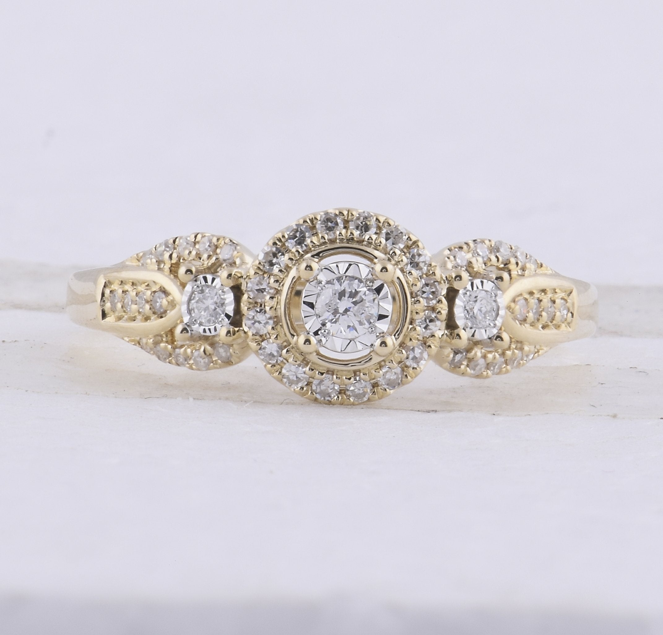 14kt Yellow Gold Womens Round Diamond 3-stone Ring 1/4 Cttw
