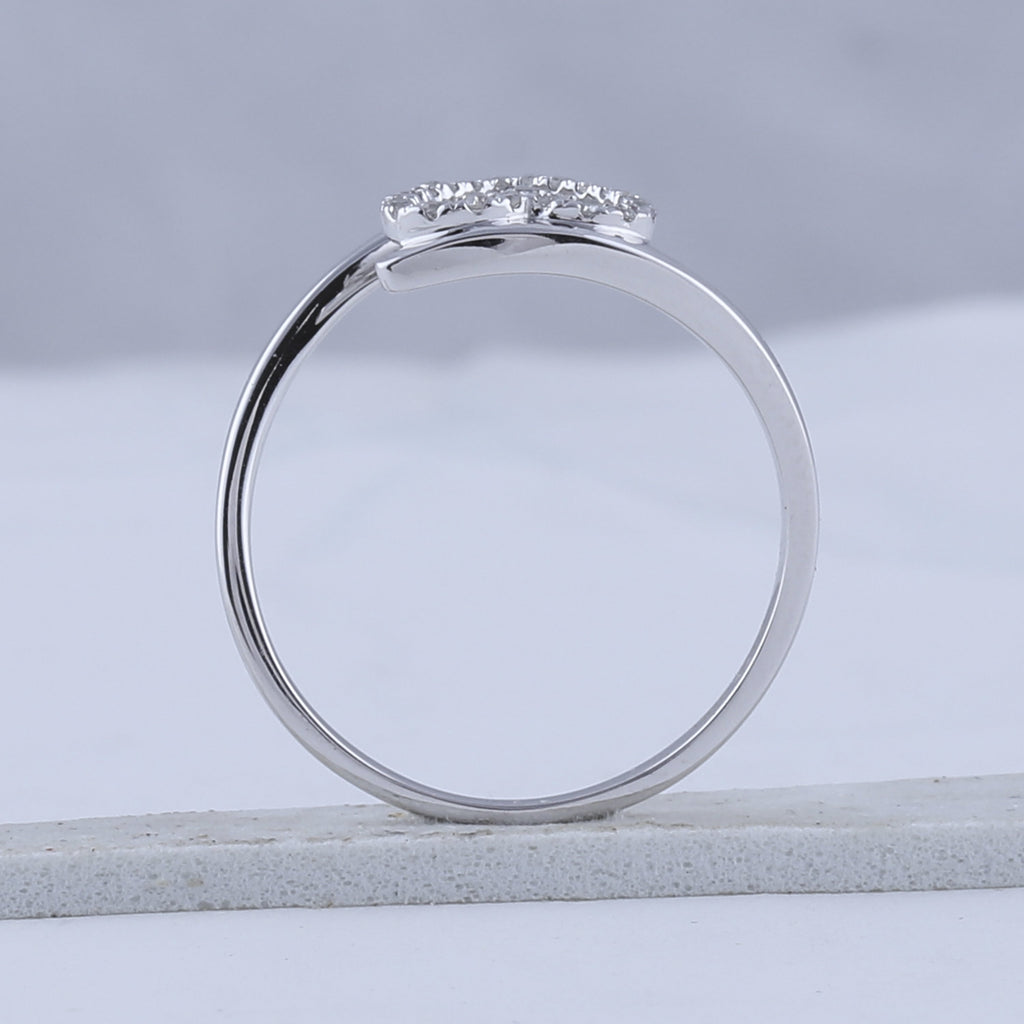10kt White Gold Womens Round Diamond Held Heart Ring 1/8 Cttw