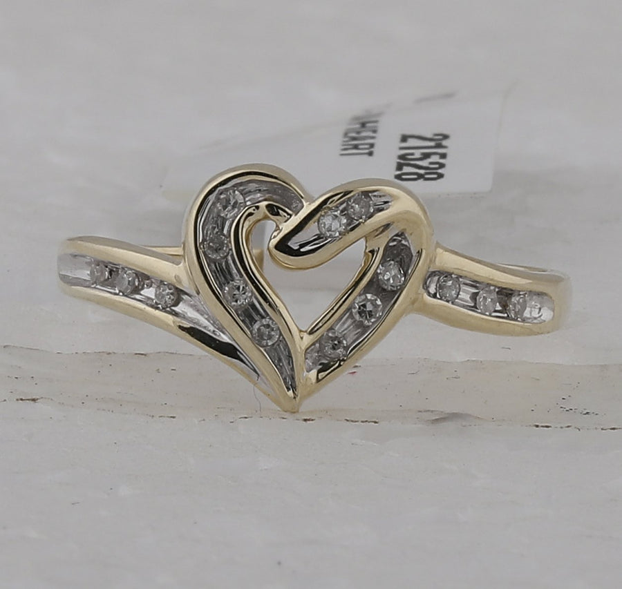 10kt Two-tone Gold Womens Round Diamond Heart Frame Ring 1/12 Cttw