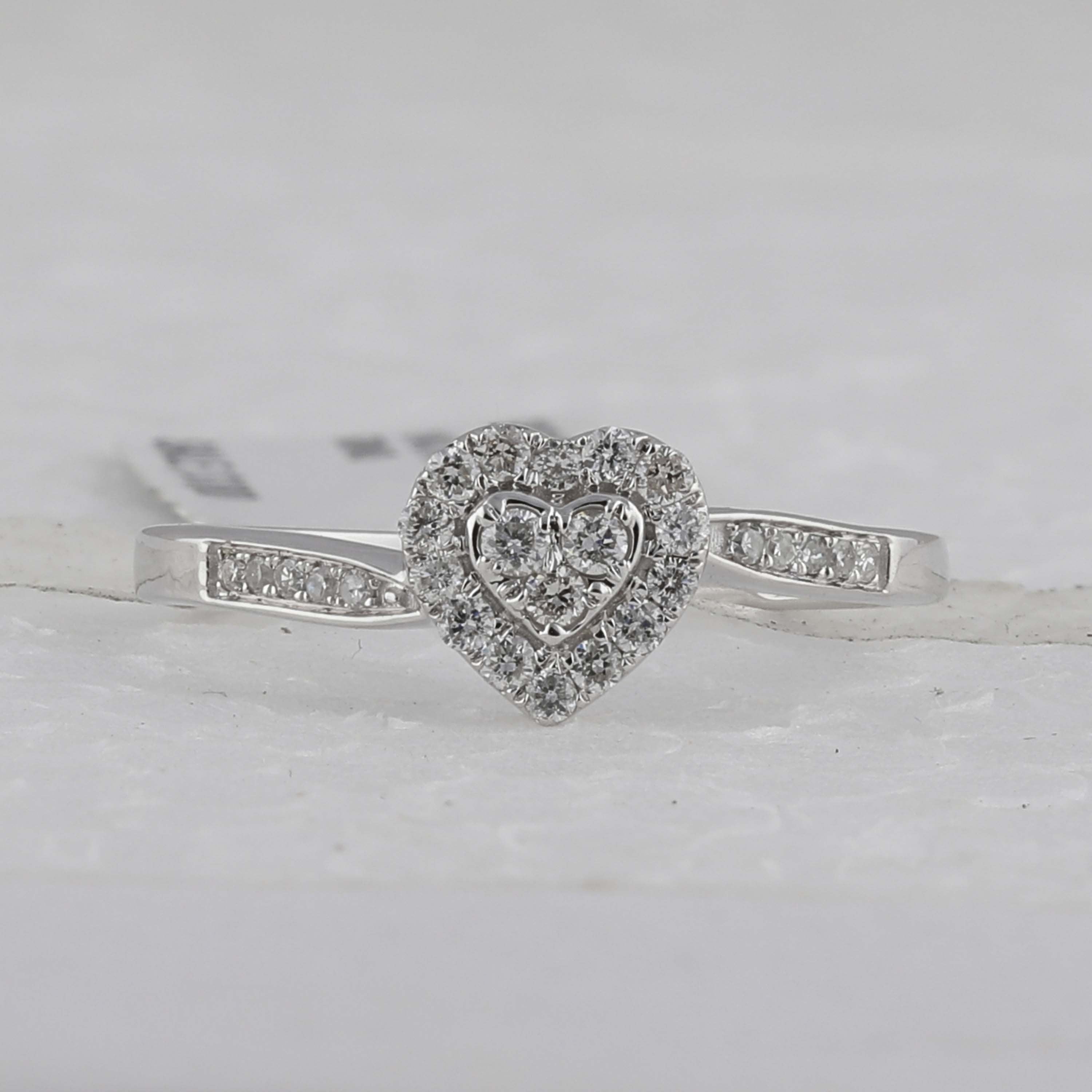 10kt White Gold Womens Round Diamond Heart Ring 1/4 Cttw