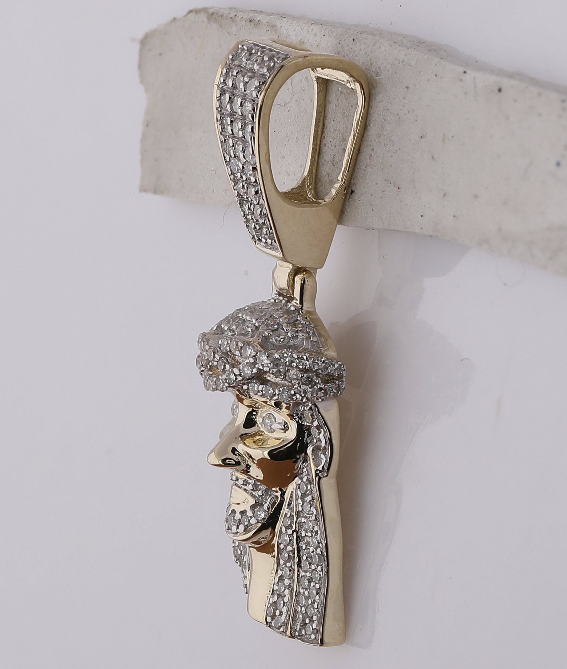 10kt Yellow Gold Mens Round Diamond Jesus Face Charm Pendant 1/2 Cttw