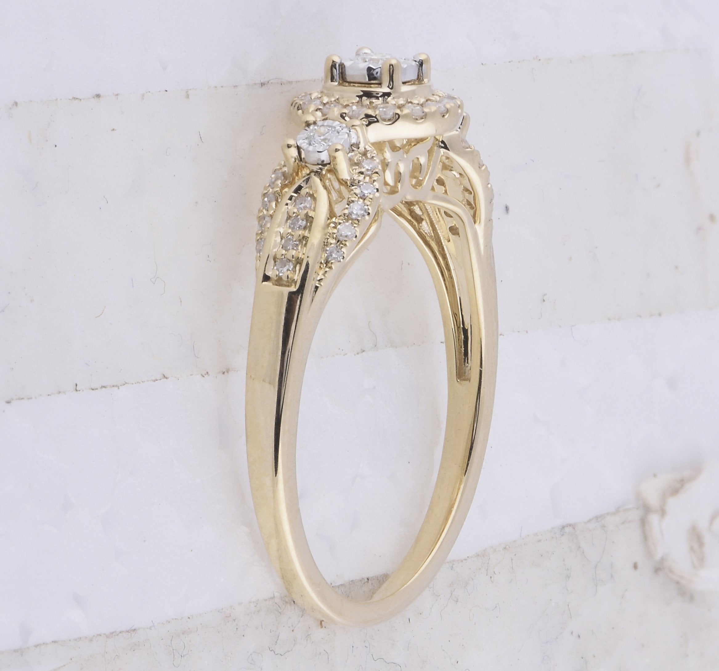 14kt Yellow Gold Womens Round Diamond 3-stone Ring 1/4 Cttw